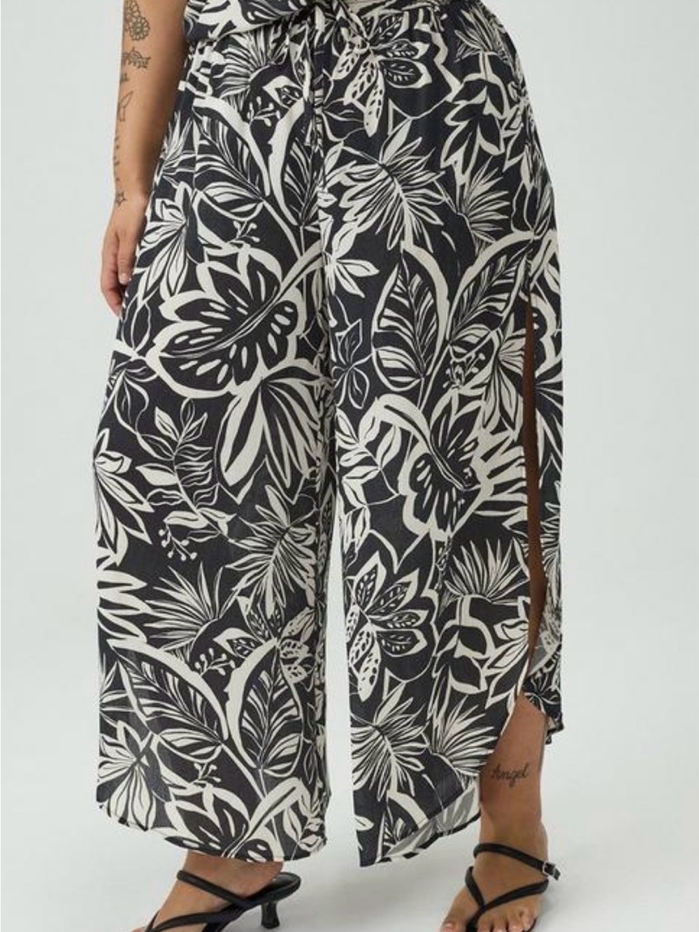 Torrid Split Seam Wide Leg Gauze Black & White Botanical Pants